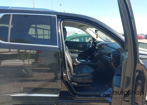 2019 Chevrolet Traverse Premier из США, поврежденный, VIN 1GNERKKW6KJ266300